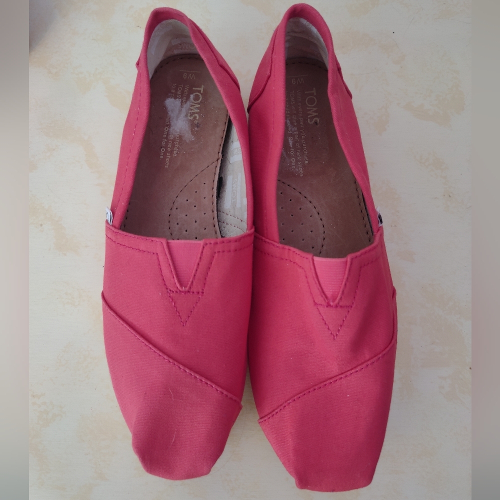 NWOT Toms Coral/Orange Women's Size 9